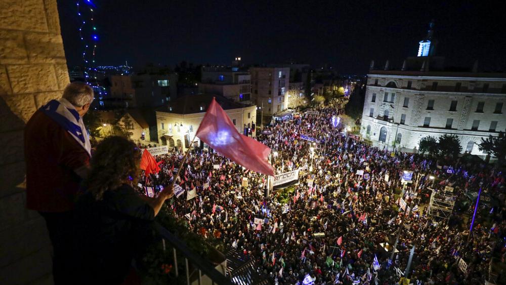 Thousands turn out to protest Netanyahu three days before Israel election