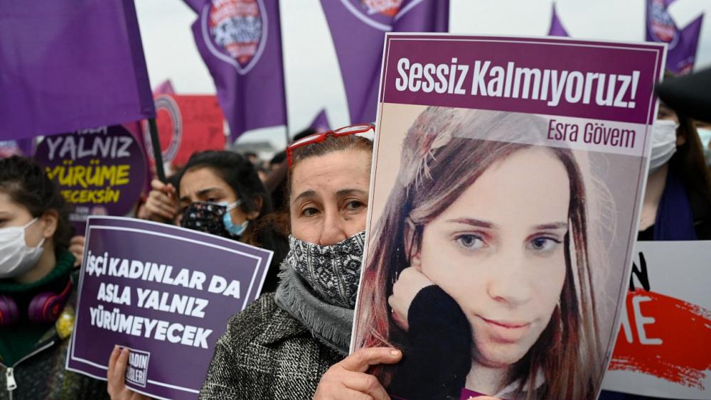 Violence against women: Thousands protest in Turkey after Erdogan ditches European treaty