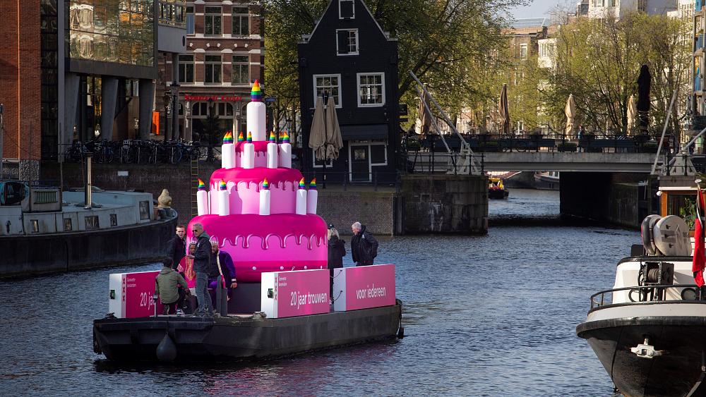 Twenty years since the first gay marriages, the fight for rights in Europe goes on