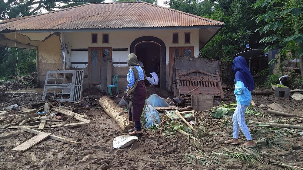 Indonesia landslides: Death toll rises to 119 with dozens still missing