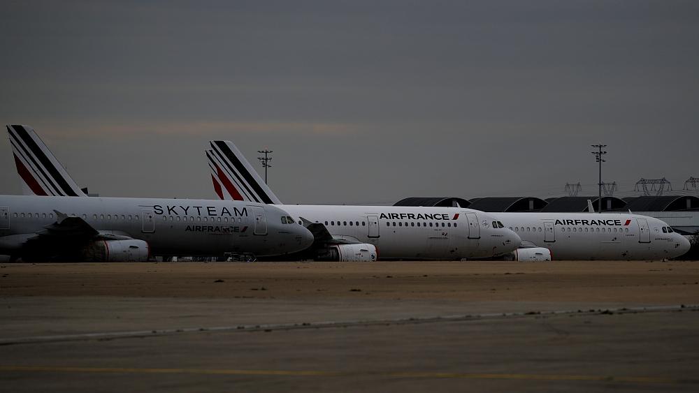 French lawmakers approve ban on short domestic flights to cut carbon emissions