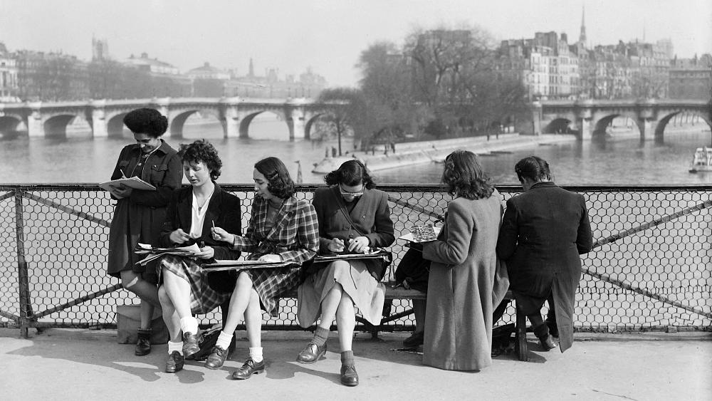 Catch the spring vibe with these vintage pictures of Parisians