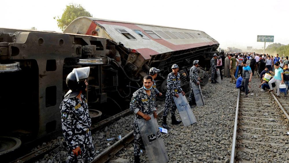 At least 11 killed and close to 100 injured in train crash close to Cairo, Egypt