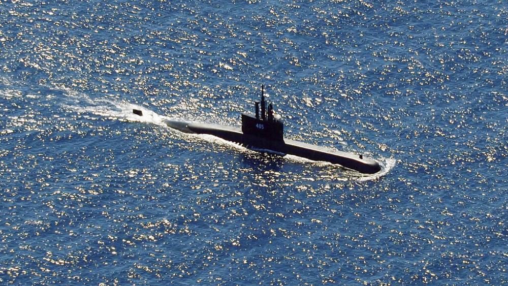 Missing Indonesian submarine 'running out of oxygen', officials say