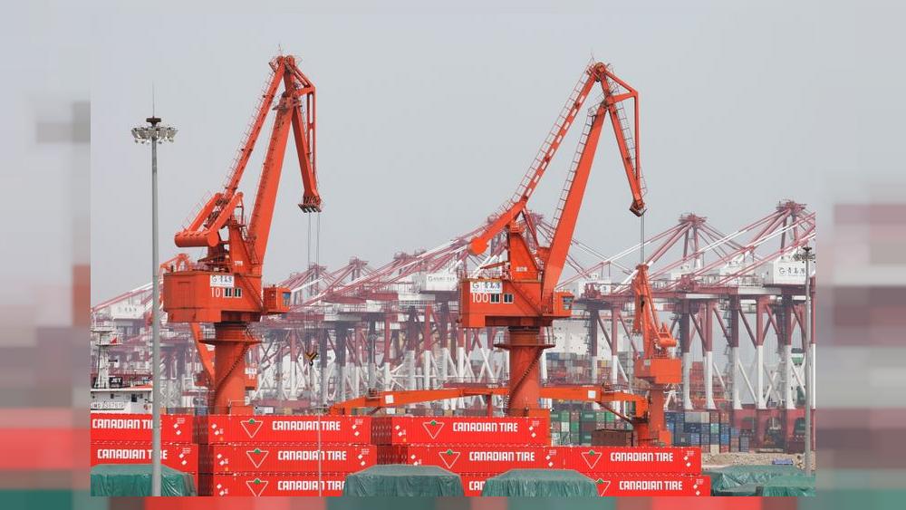 Ships, equipment in place to remove oil from stricken tanker in China