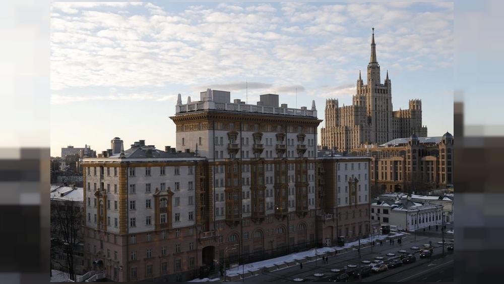 U.S. embassy in Moscow to reduce consular services