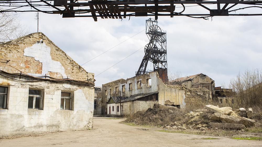 In Ukraine’s war-torn east, locals fear poverty more than Russia