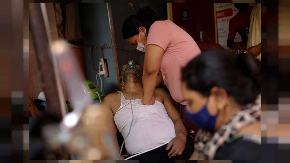 India's daily COVID-19 cases pass 400,000 as second wave worsens