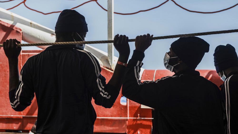 Hundreds of migrants headed for Italy after being rescued at sea