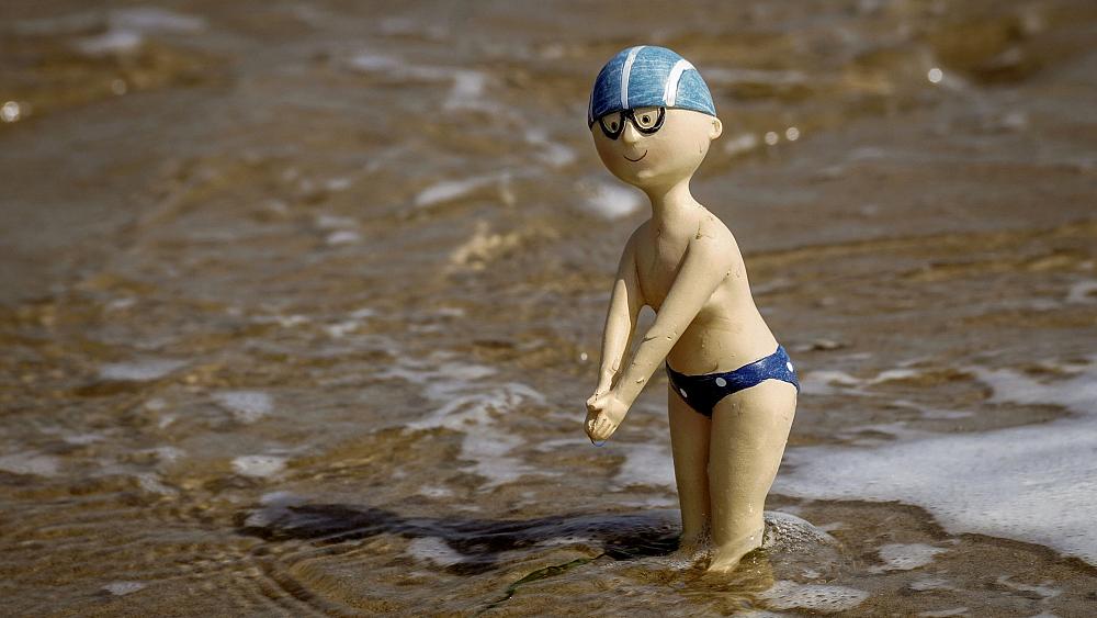 Why are Croatian politicians sharing photos of themselves in swimwear?