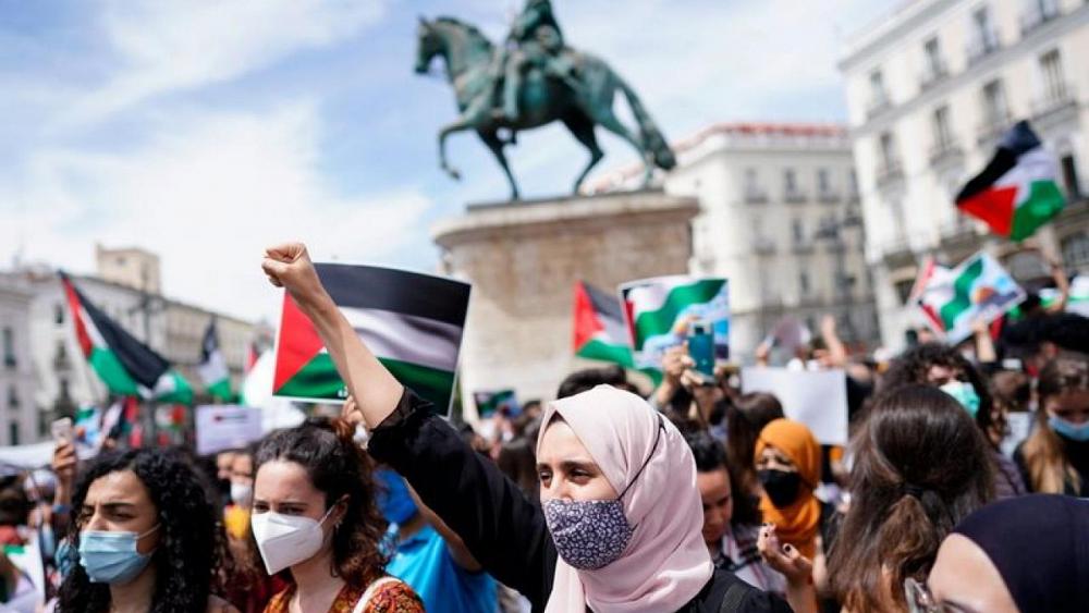 Thousands of people join protest in Madrid in support of Palestinians
