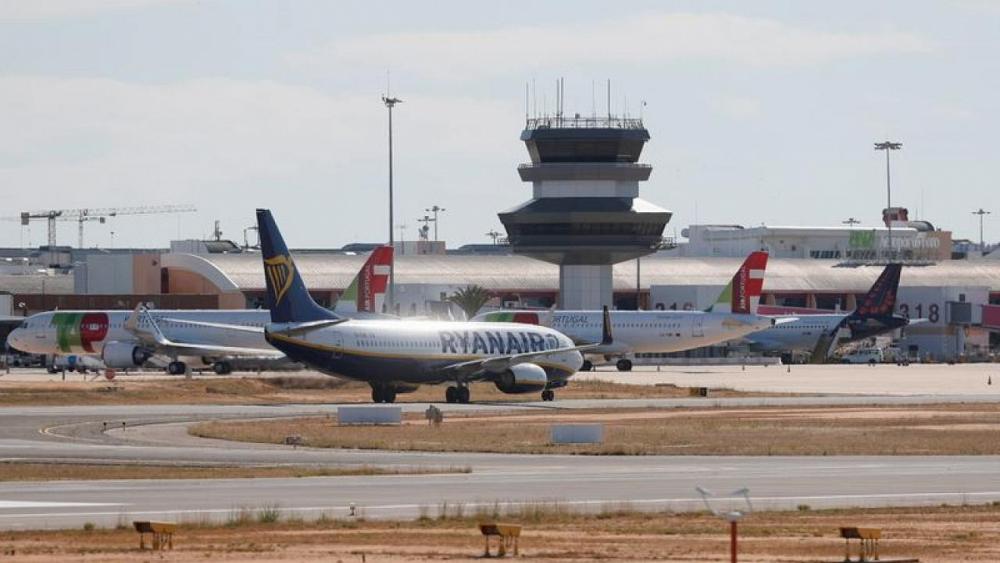 Today's the day: British holidaymakers return to Portugal as travel ban ends