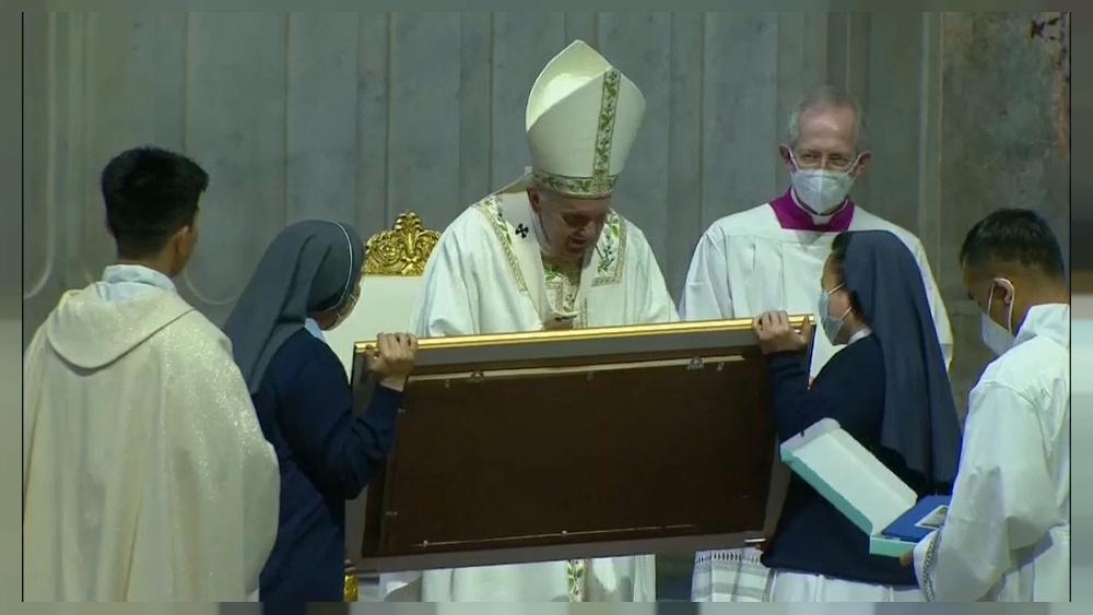 Pope Francis calls for an end to 'hatred and vendetta' in the Middle East and holds mass for Myanmar