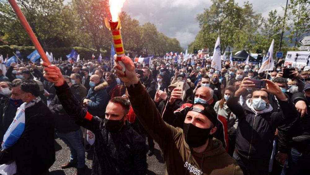 'You need to protect us' – French police protest against violence