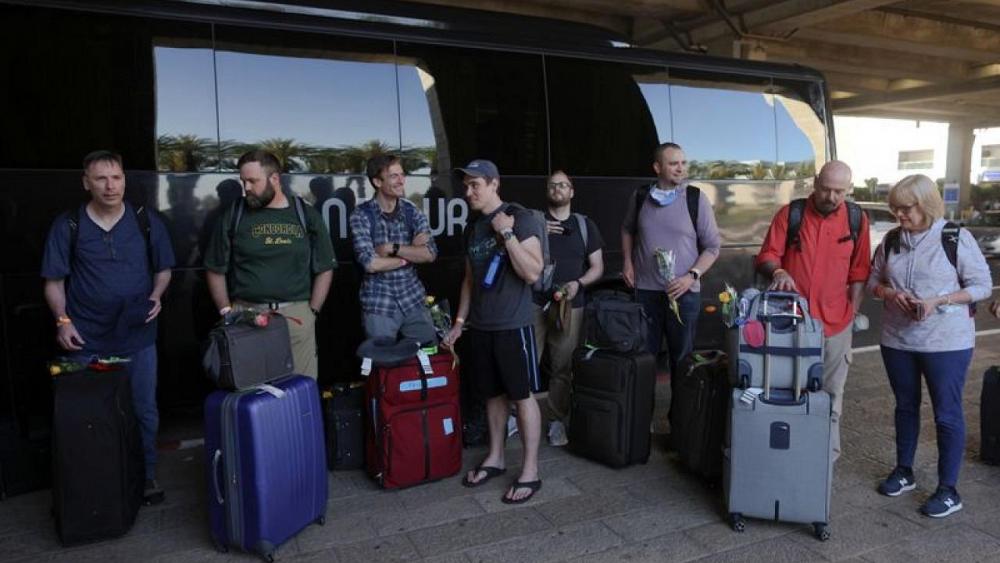 First foreign tourists in more than a year land in Israel