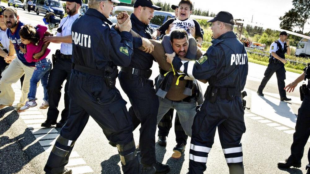 Denmark passes a law to send its asylum seekers outside of Europe