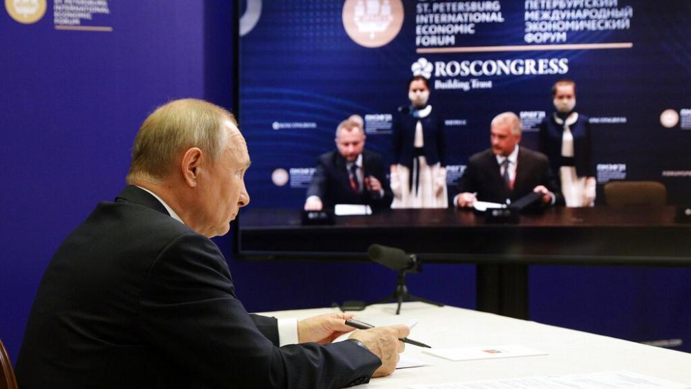Vladimir Putin set to address St Petersburg business forum