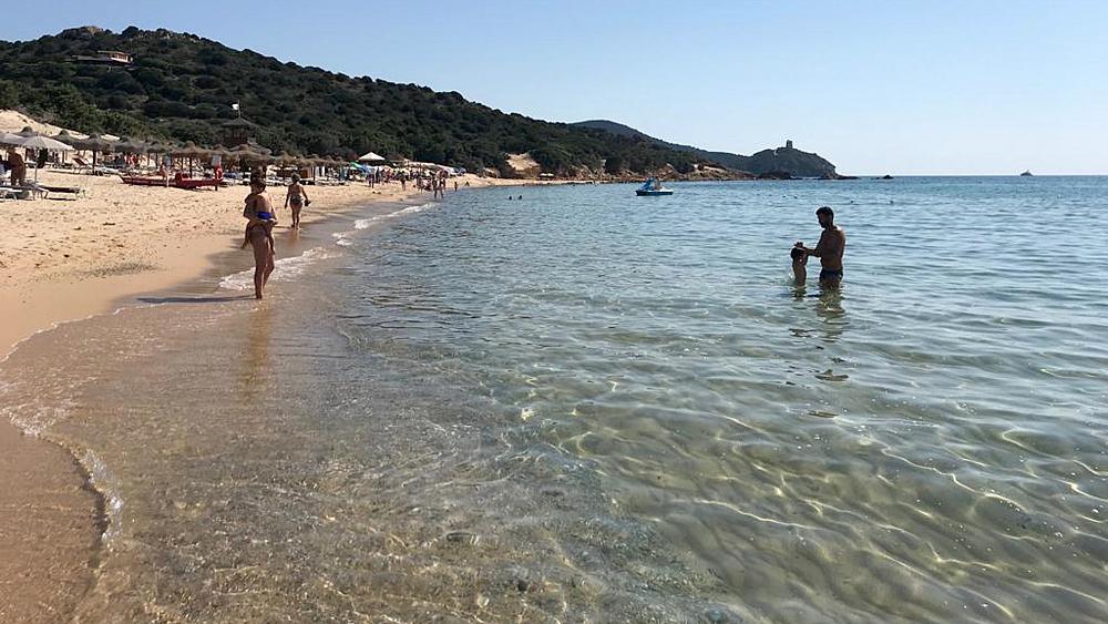 Tourists fined €3,000 for stealing sand, shells from Italian beach