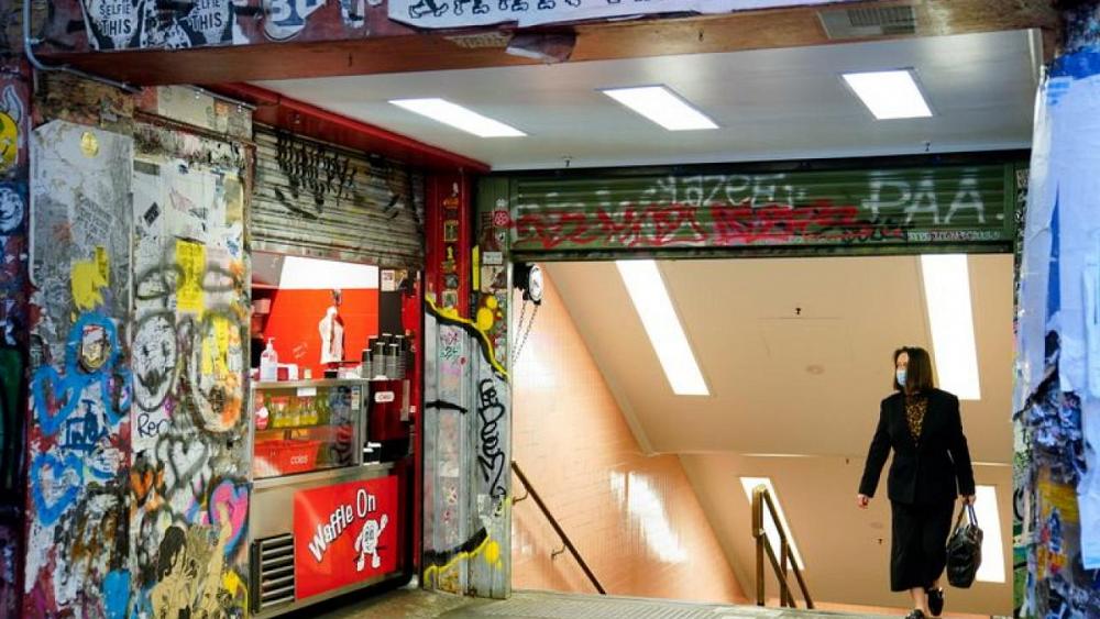 Two Australian states on COVID-19 alert after infected woman's interstate travel