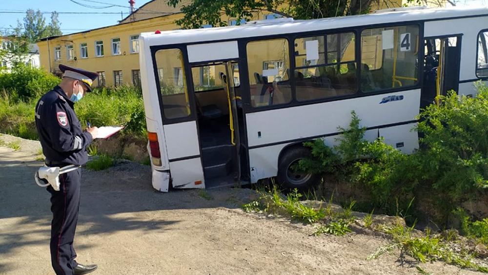 Russia bus crash: At least six people killed at bus stop in Lesnoy