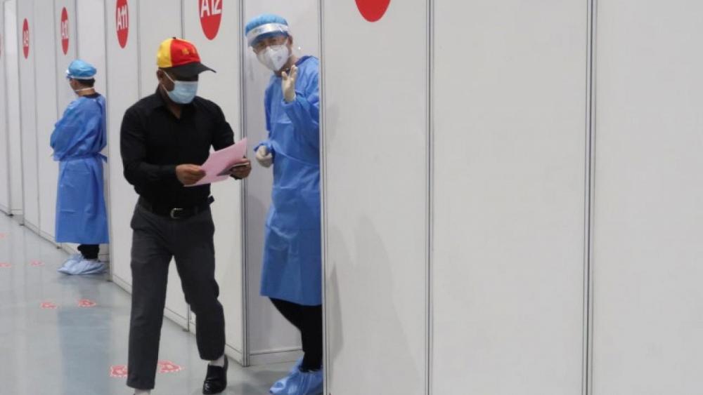 China ramps up vaccinations, but uneven rollout leaves borders closed