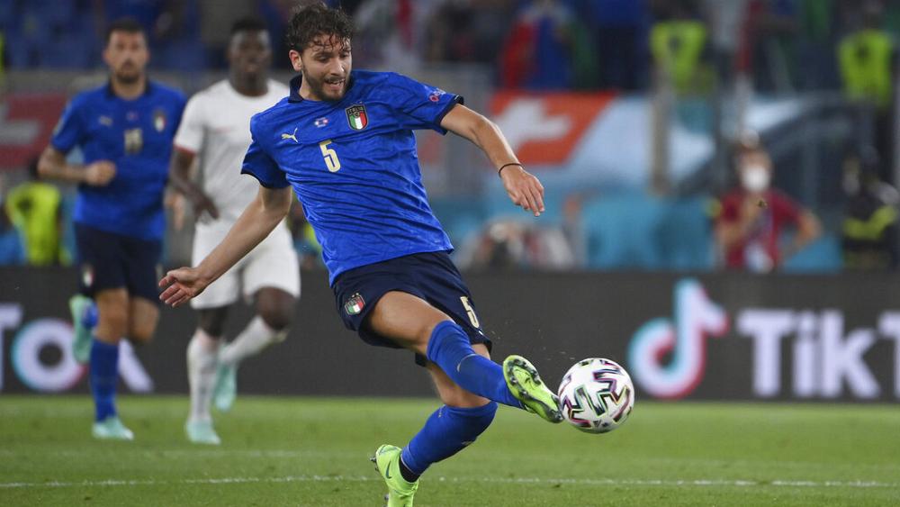 Italy secures place in final 16 after beating Switzerland 3-0