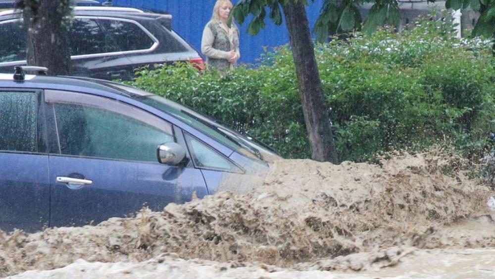 Putin orders military to help clear up floods in annexed Crimea