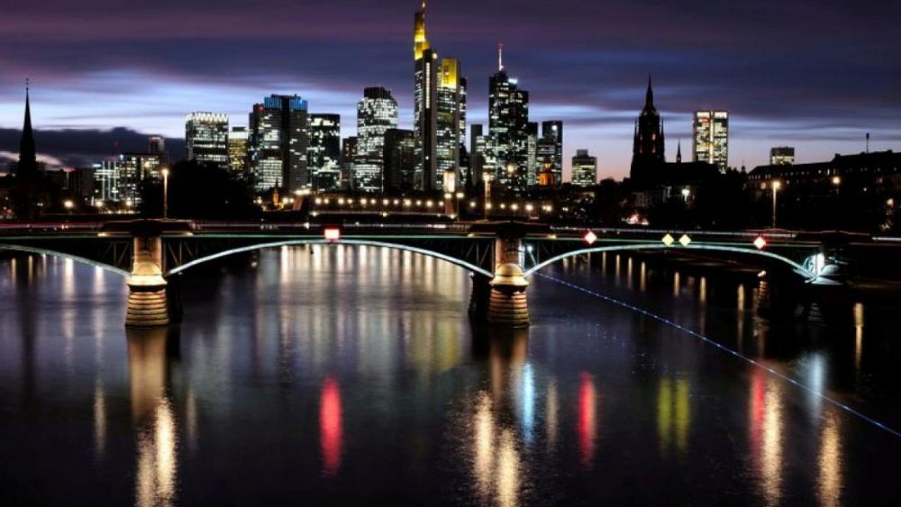 Euro zone business growth at 15-year high as demand unleashed -PMI